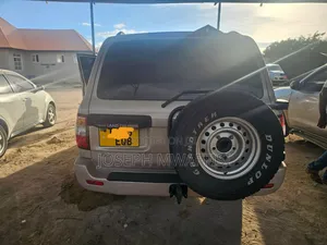 Toyota Land Cruiser 100 4.2 2006 White