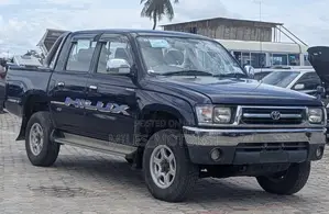 Toyota Hilux 2005 Blue