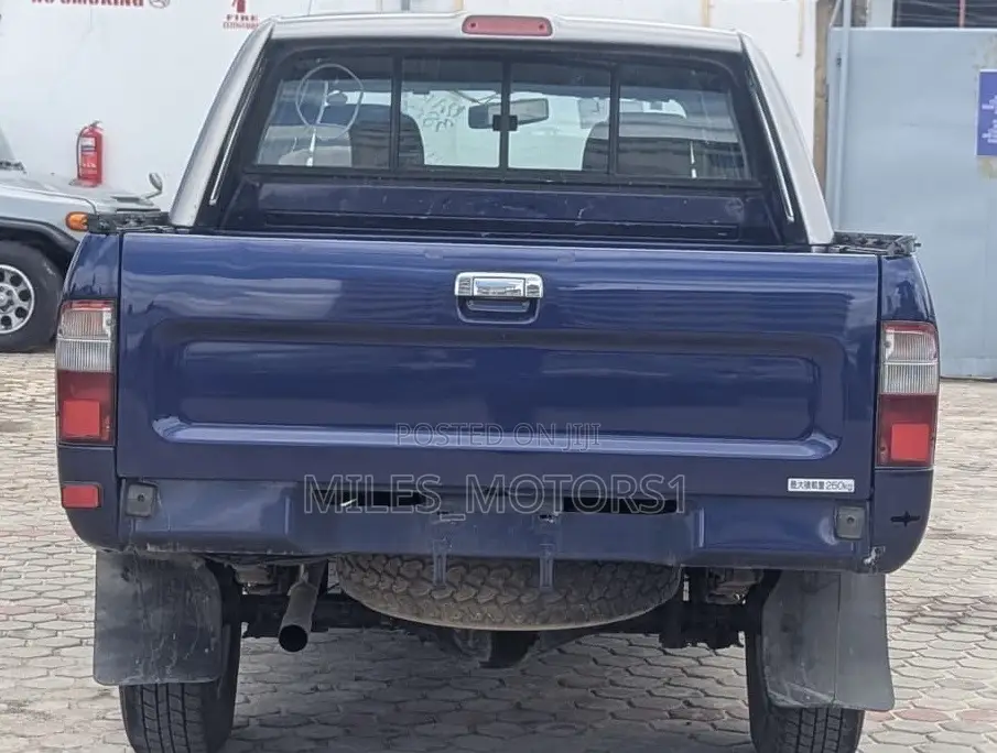 Toyota Hilux 2005 Blue