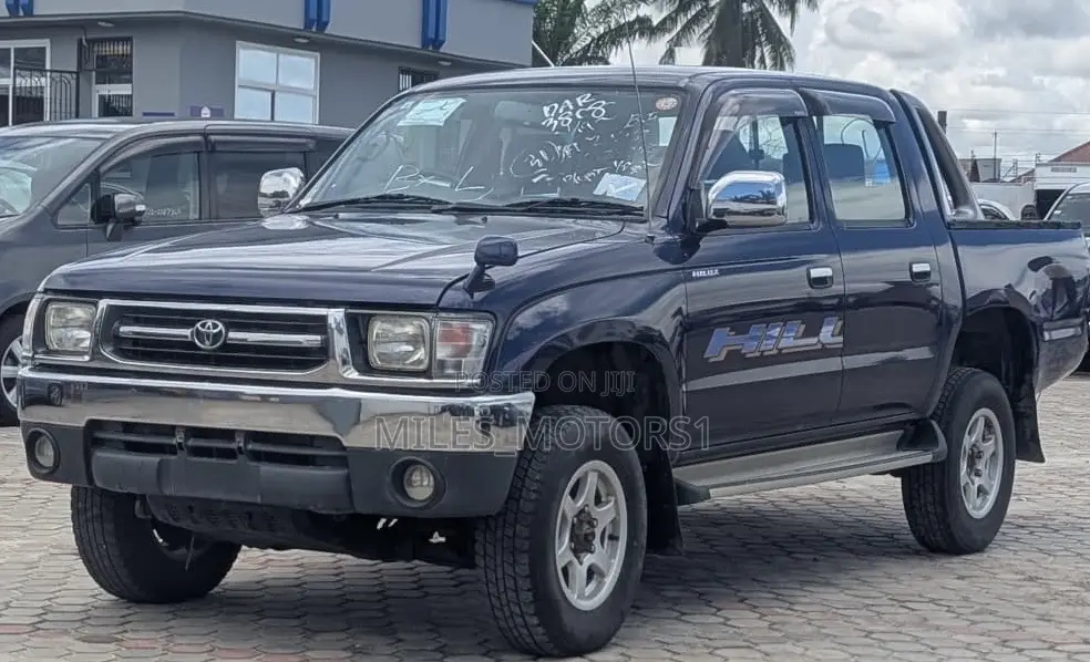 Toyota Hilux 2005 Blue