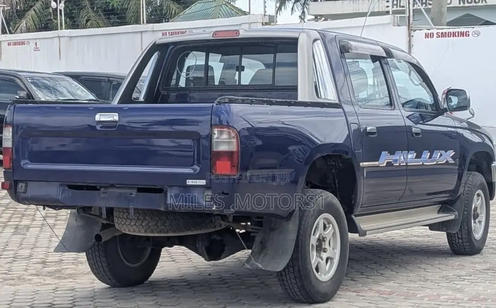 Toyota Hilux 2005 Blue
