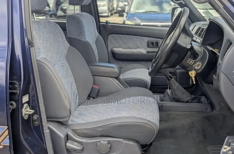 Toyota Hilux 2005 Blue