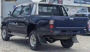 Toyota Hilux 2005 Blue