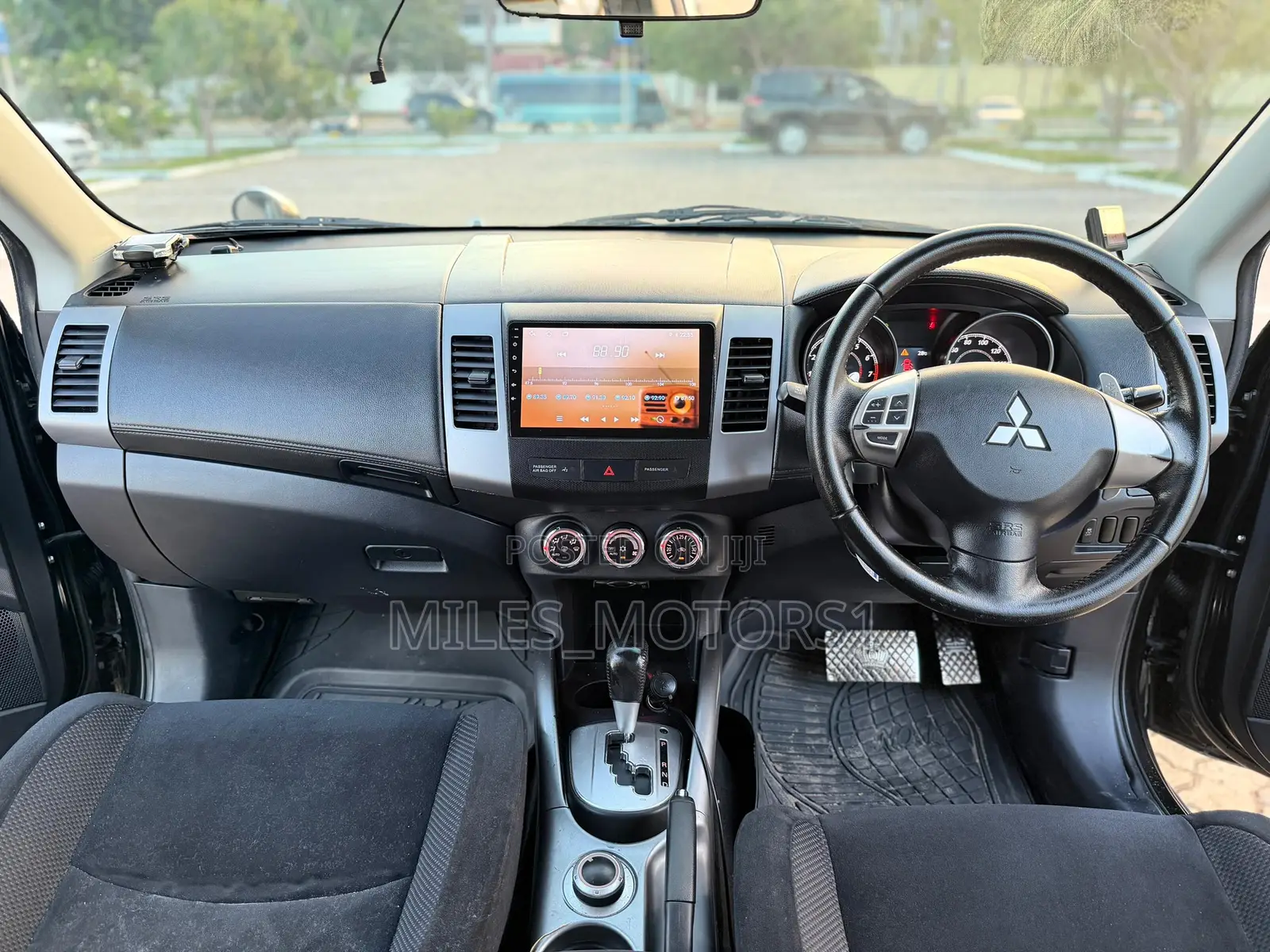 Mitsubishi Outlander 2012 Black