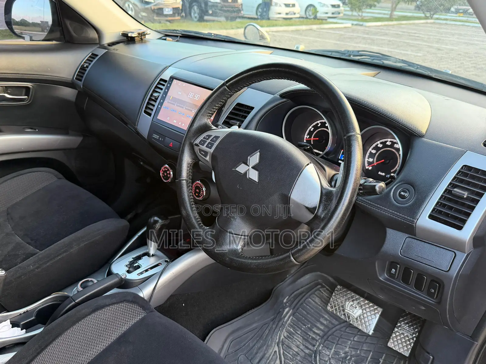 Mitsubishi Outlander 2012 Black
