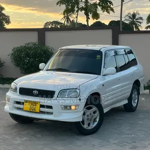 Toyota RAV4 Automatic 2003 White