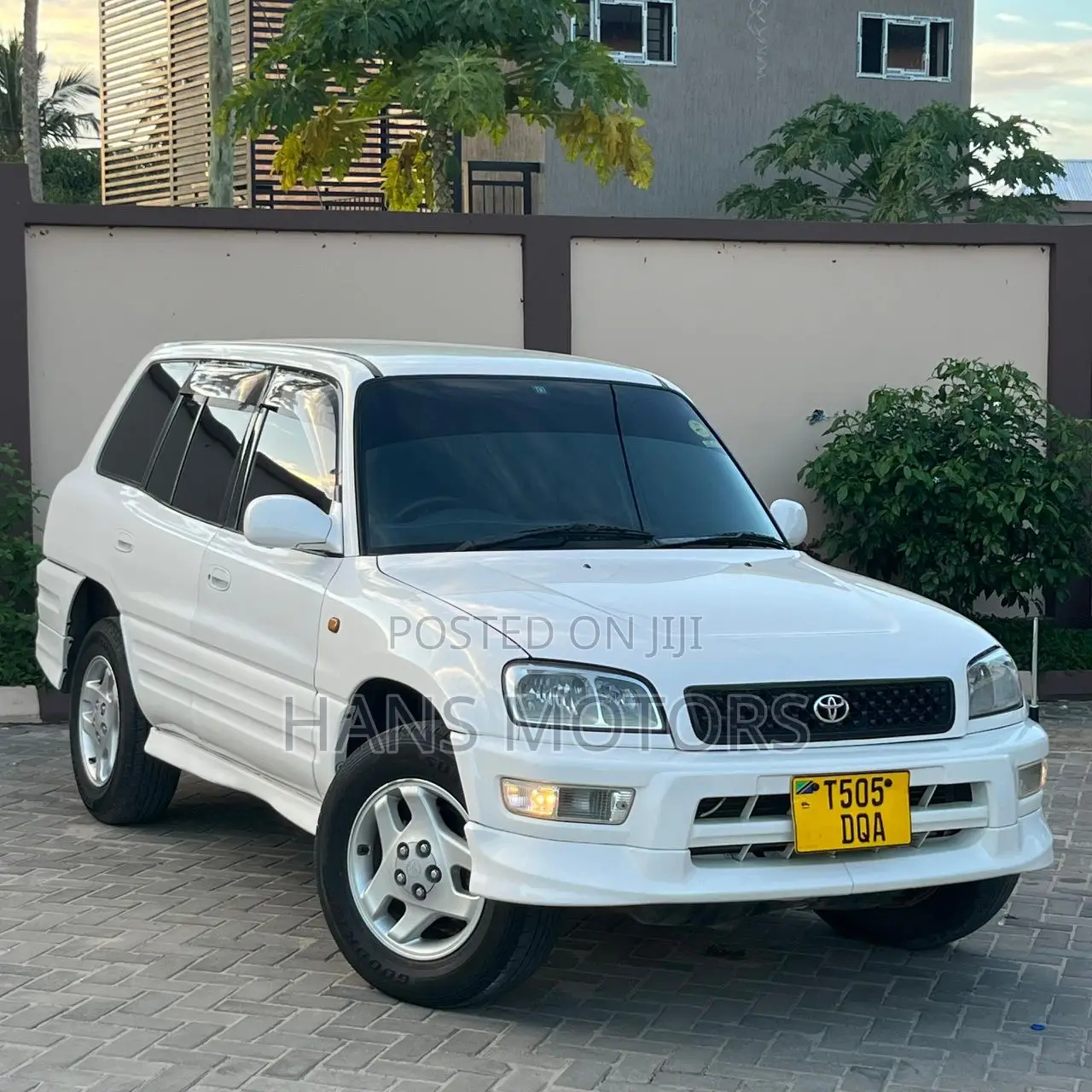 Toyota RAV4 Automatic 2003 White