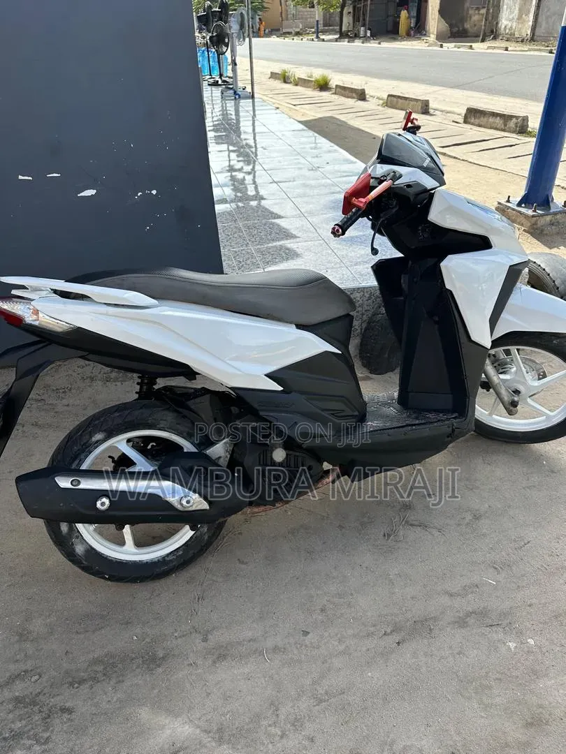 New Honda CB 2025 White