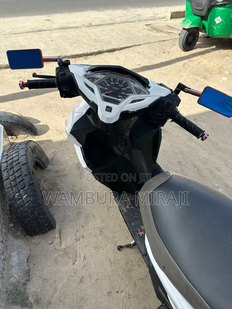 New Honda CB 2025 White