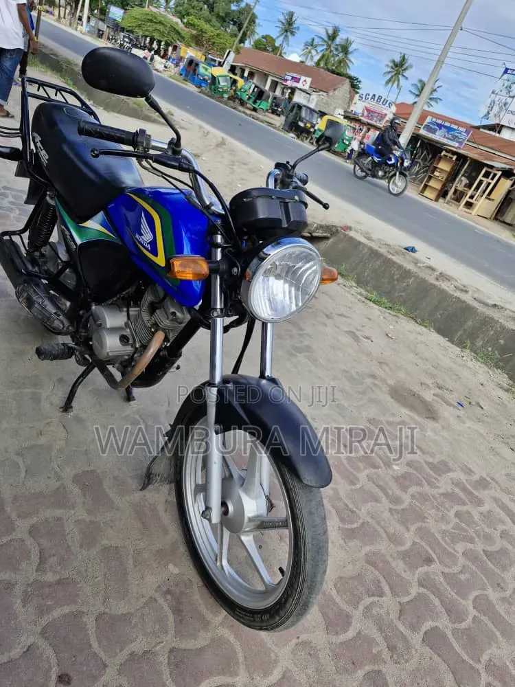 Aprilia 2025 Black
