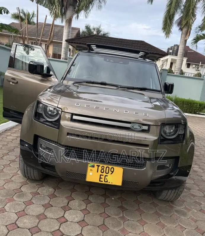Land Rover Defender 2023 Beige