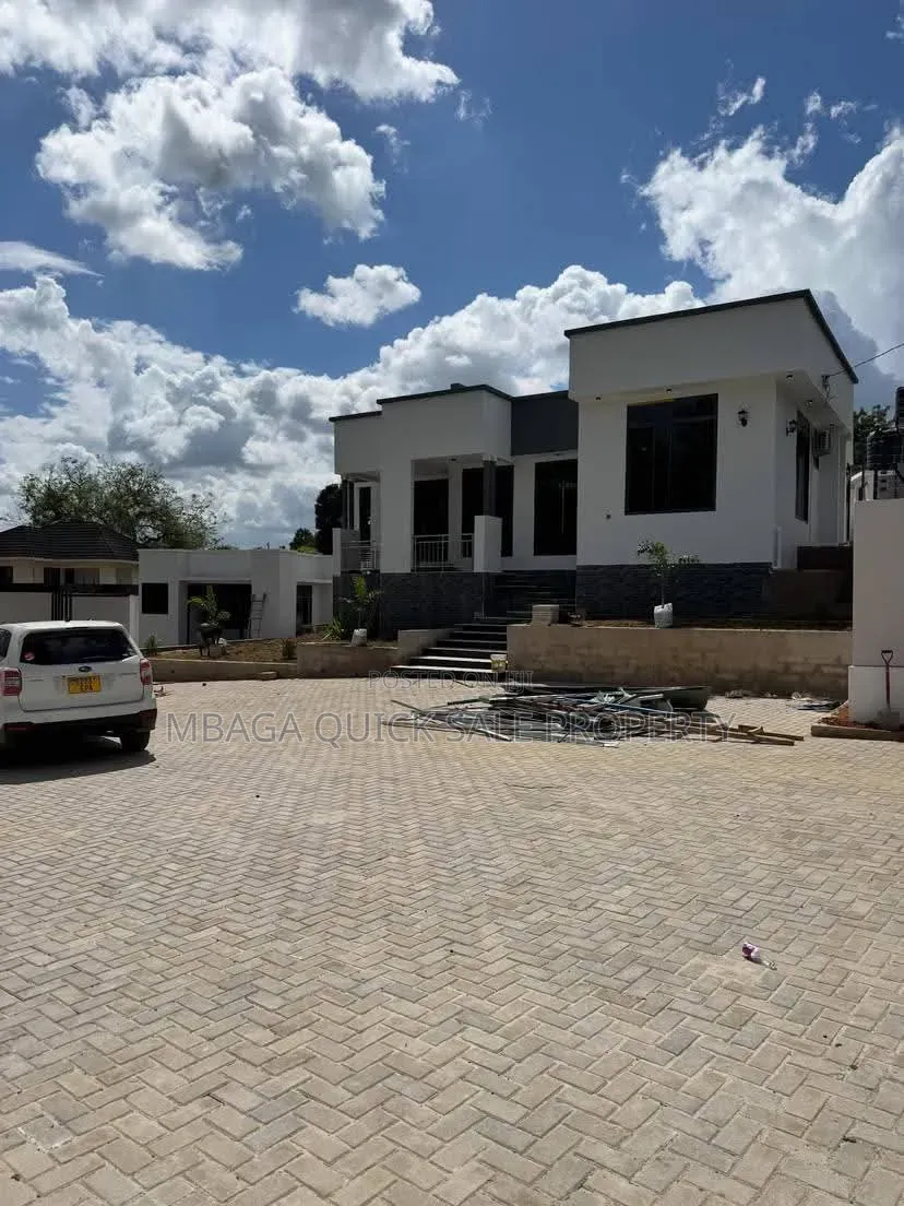 4bdrm House in Goba for sale