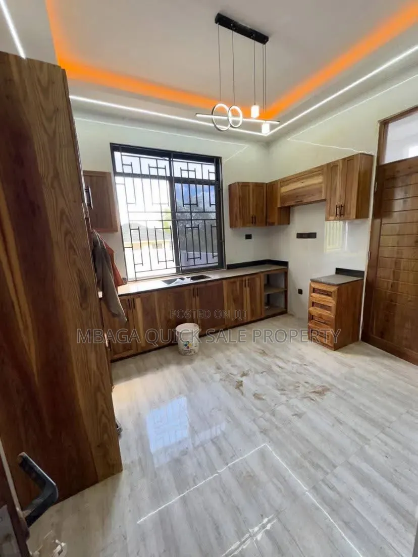 4bdrm House in Goba for sale