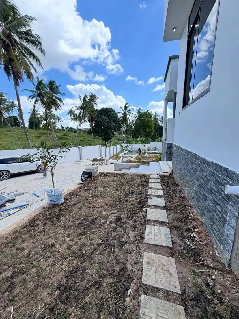 4bdrm House in Goba for sale
