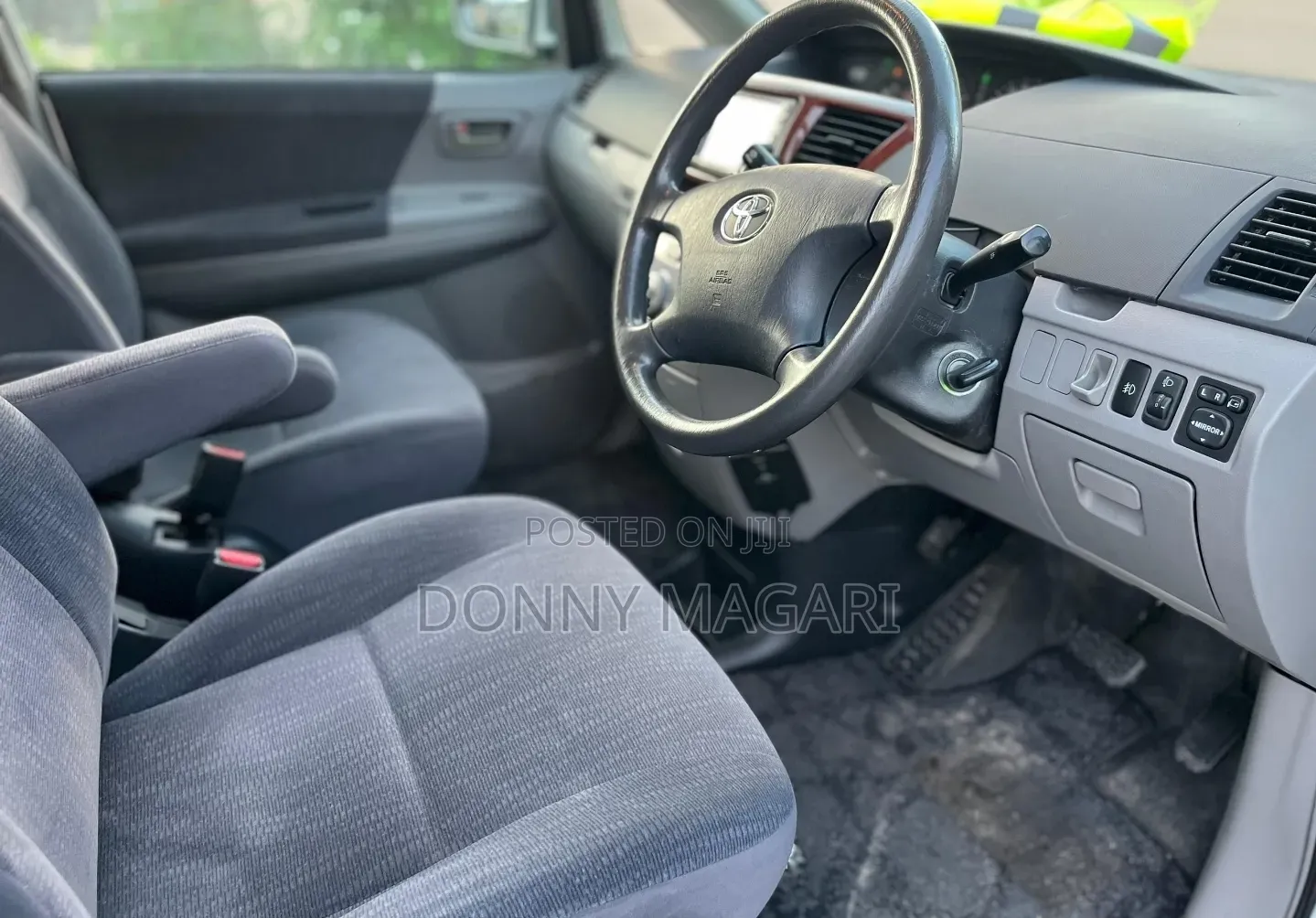 Toyota Noah 2005 Silver