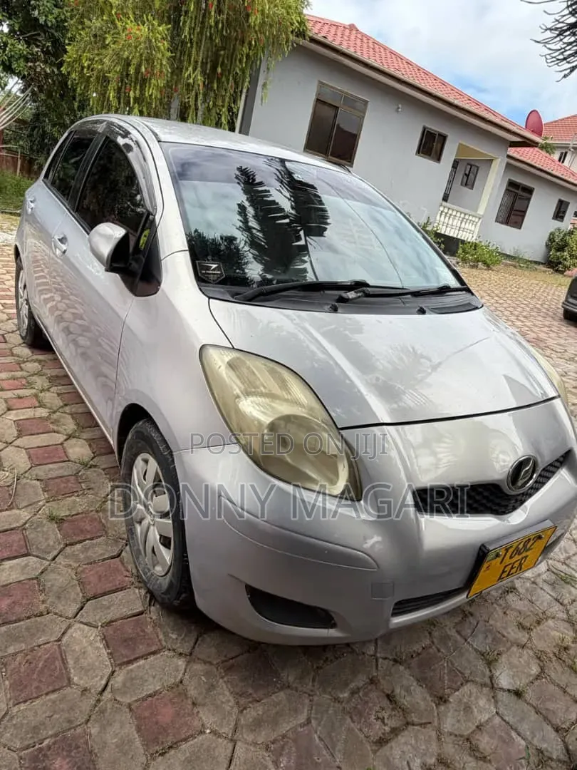 Toyota Vitz 2006 Silver