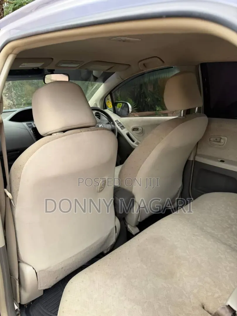 Toyota Vitz 2006 Silver