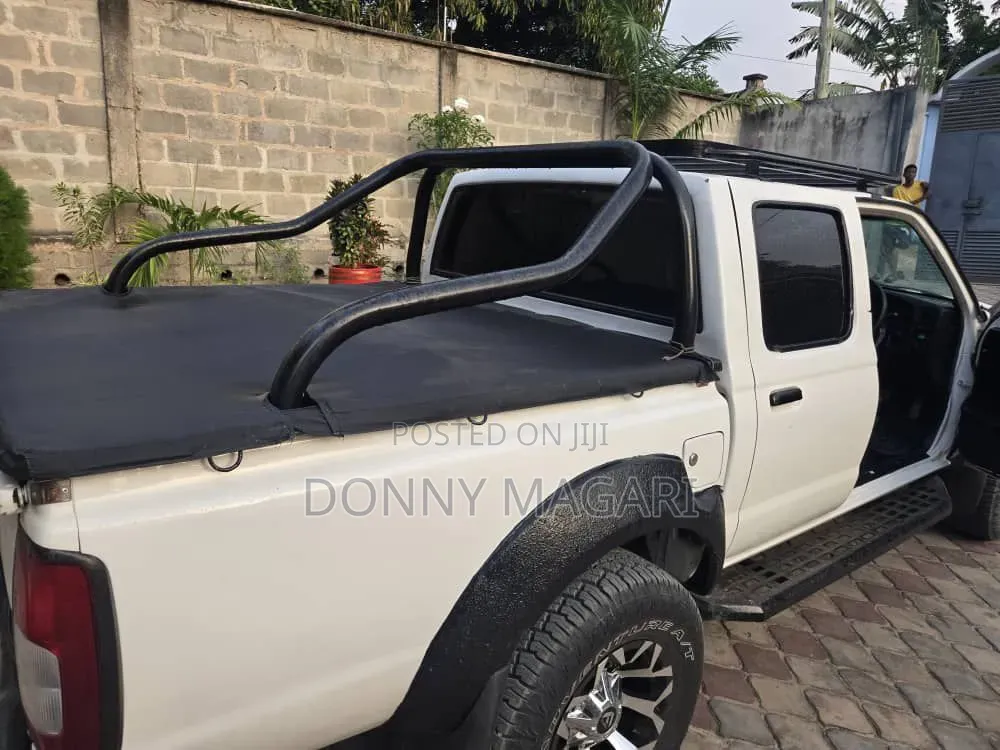 Nissan Hardbody 2016 White