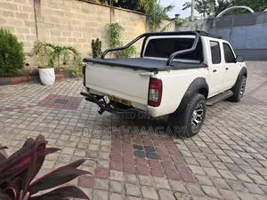 Nissan Hardbody 2016 White