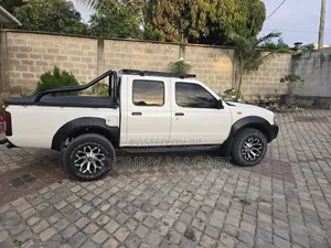 Nissan Hardbody 2016 White