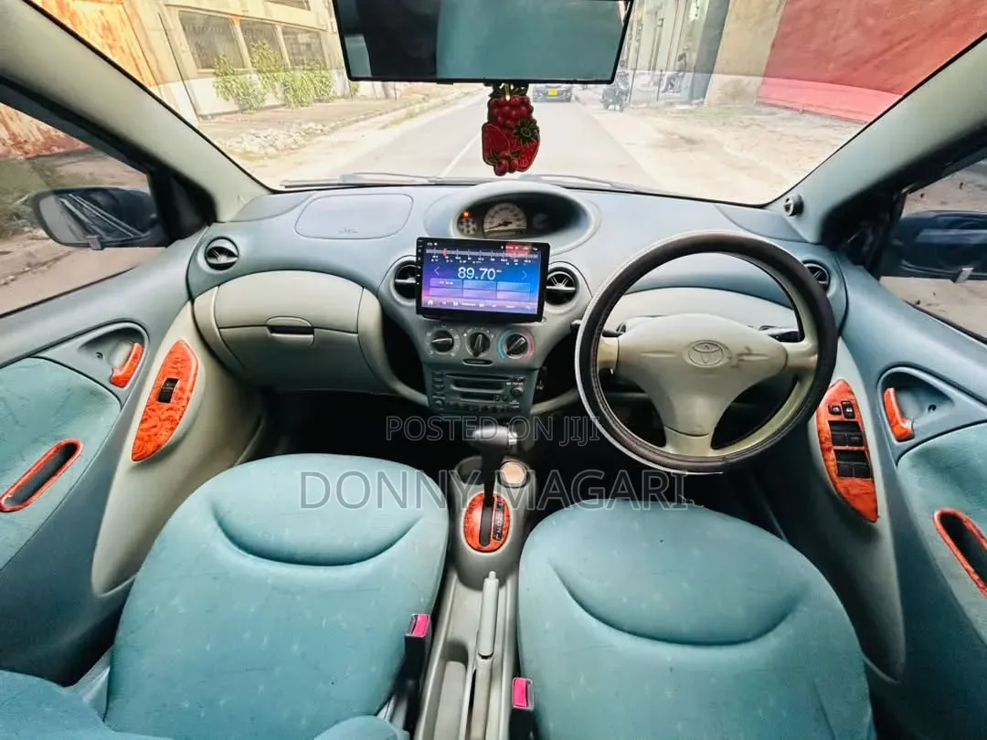 Toyota Vitz 2004 Blue