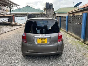 Toyota Ractis 2009 Gray