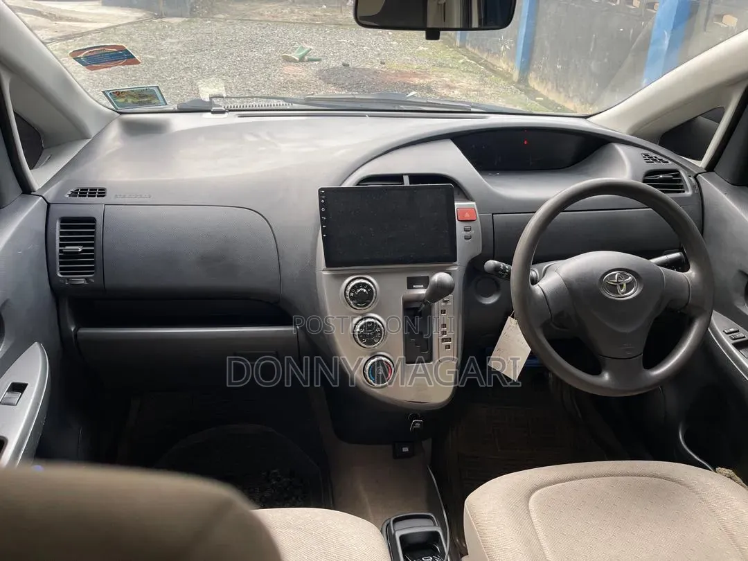 Toyota Ractis 2009 Gray