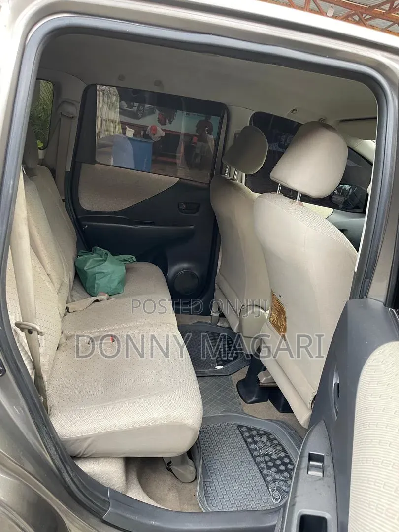 Toyota Ractis 2009 Gray