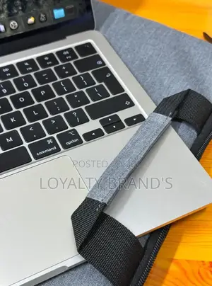 New Laptop Apple MacBook Air 2025 M4 24GB Apple M4 SSD 512GB