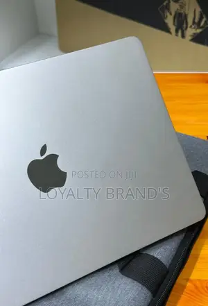 New Laptop Apple MacBook Air 2025 M4 24GB Apple M4 SSD 512GB