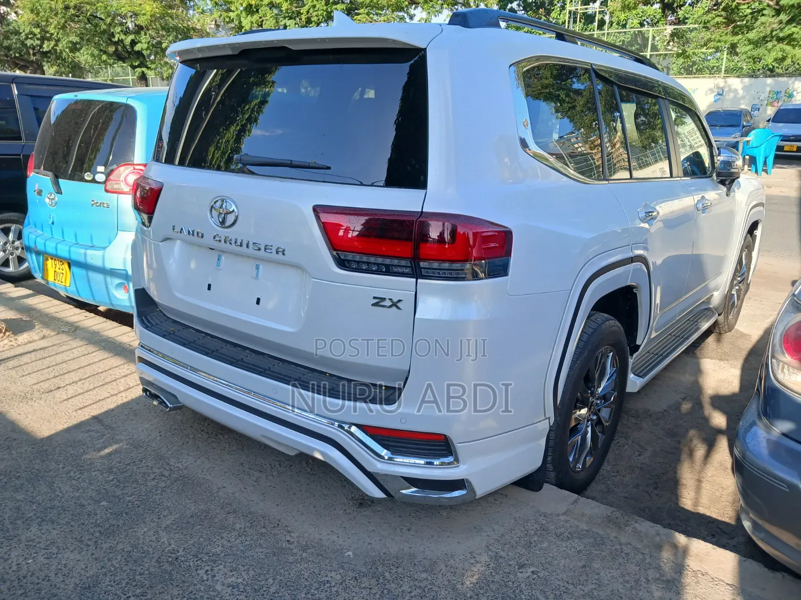 Toyota Land Cruiser LC300 2023 White