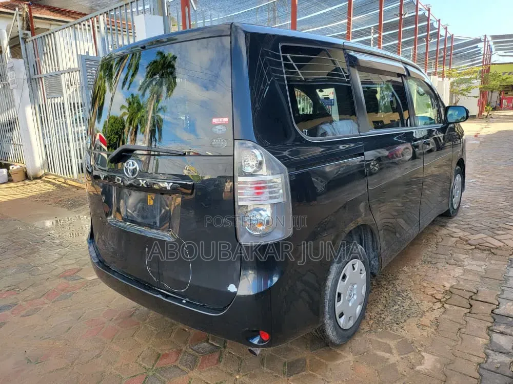 Toyota Voxy 2007 Black
