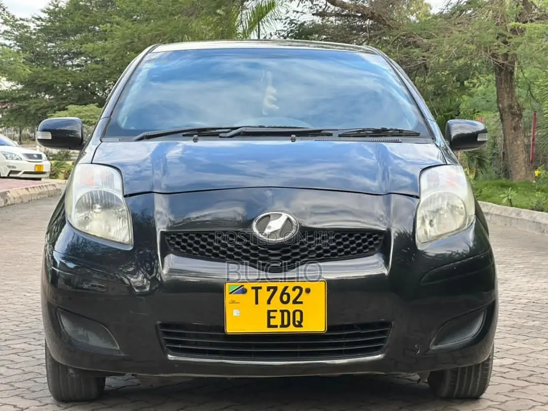 Toyota Vitz 2009 Black
