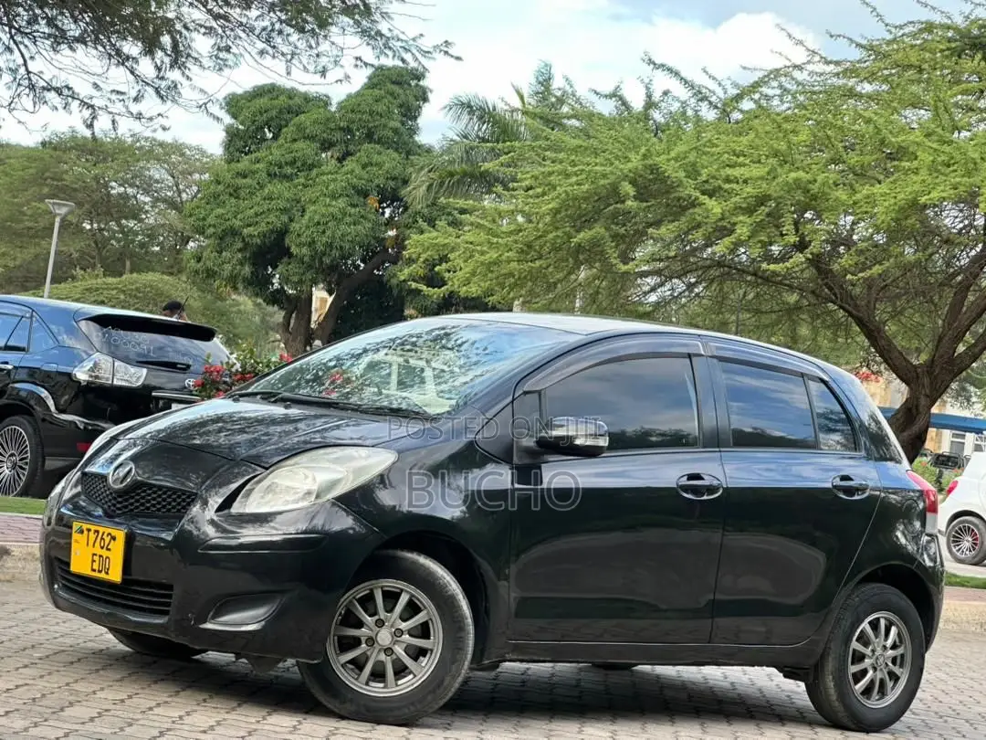 Toyota Vitz 2009 Black