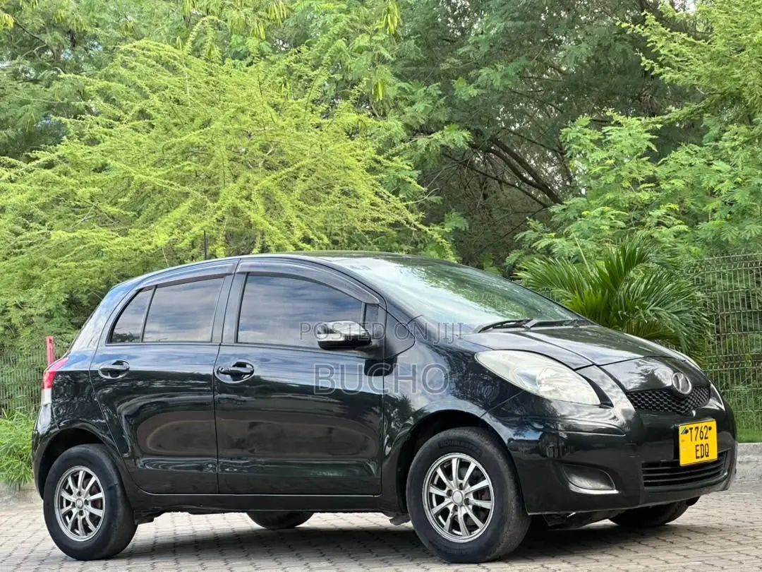 Toyota Vitz 2009 Black