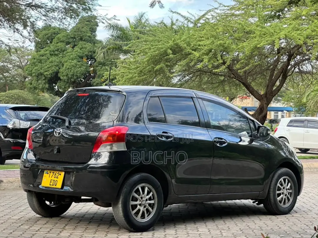 Toyota Vitz 2009 Black