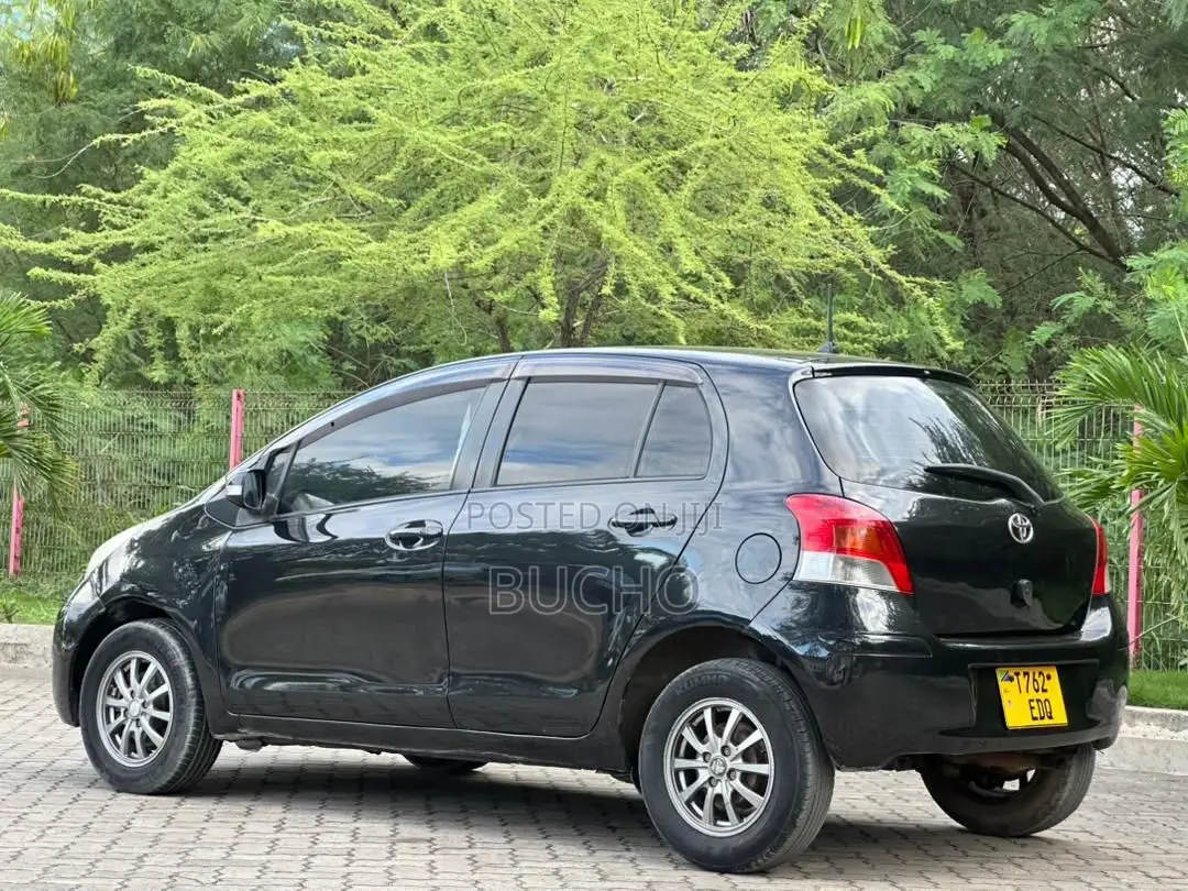 Toyota Vitz 2009 Black