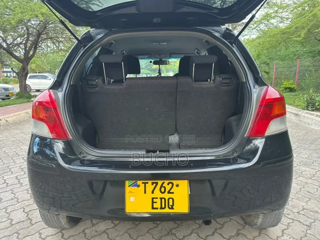 Toyota Vitz 2009 Black