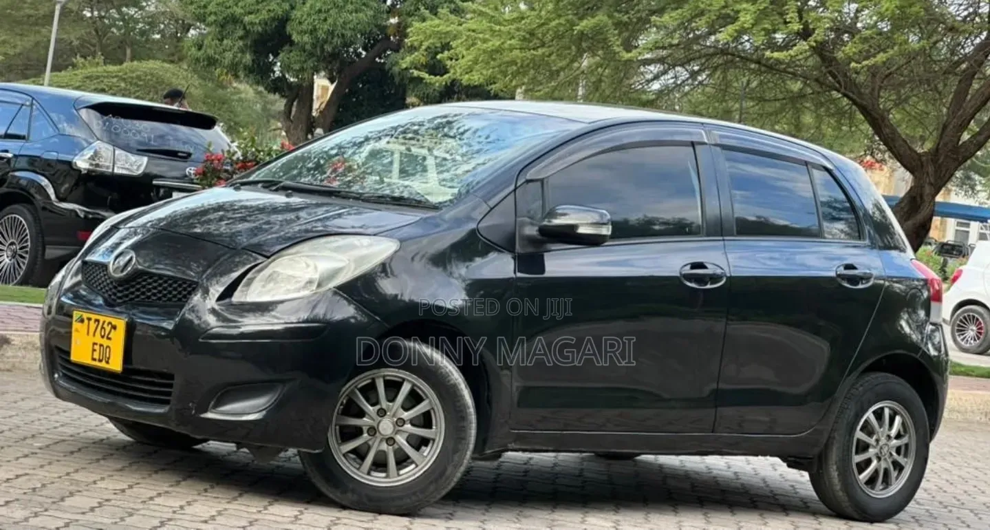 Toyota Vitz 2009 Black