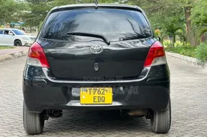 Toyota Vitz 2009 Black