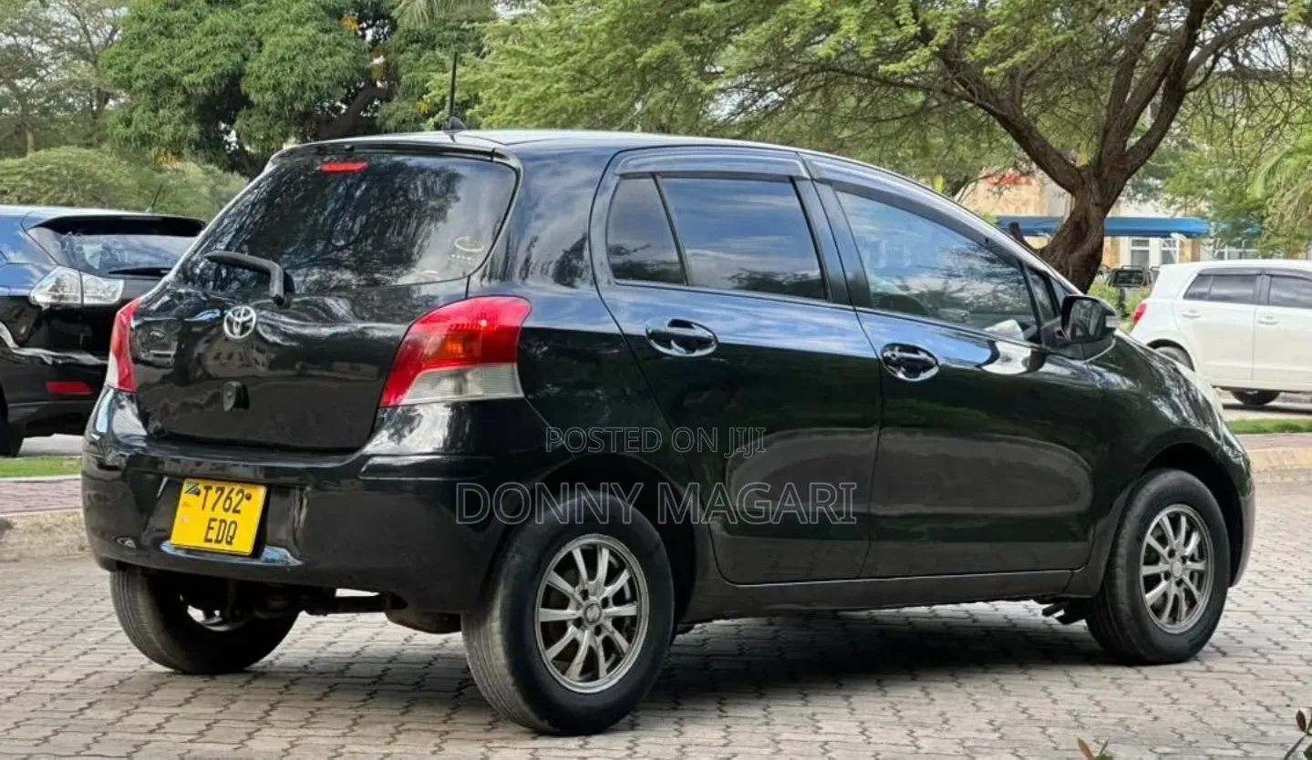 Toyota Vitz 2009 Black