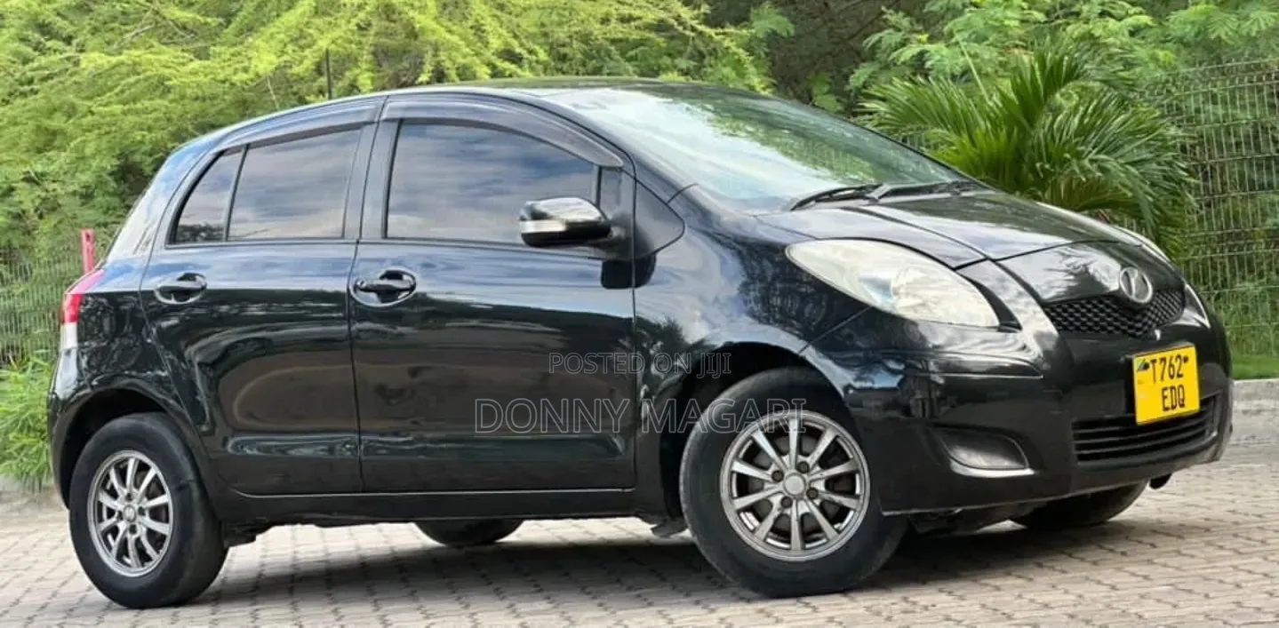 Toyota Vitz 2009 Black
