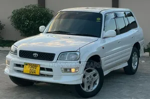 Toyota RAV4 Automatic 2000 White