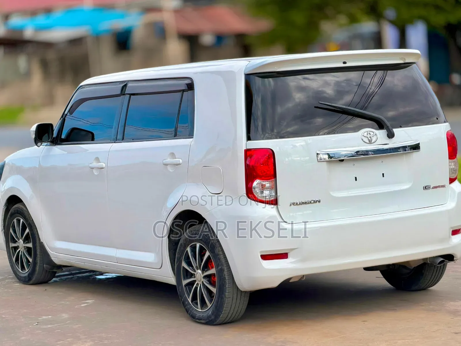 Toyota Corolla Rumion 2009 White