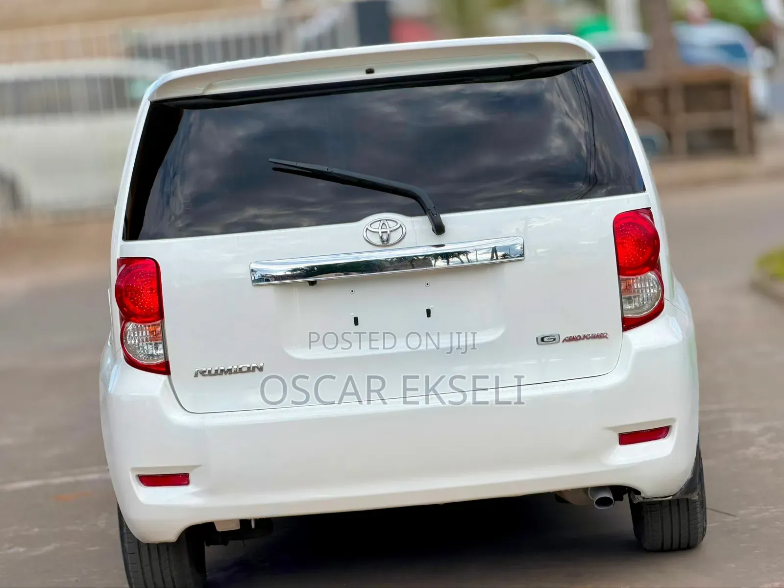 Toyota Corolla Rumion 2009 White