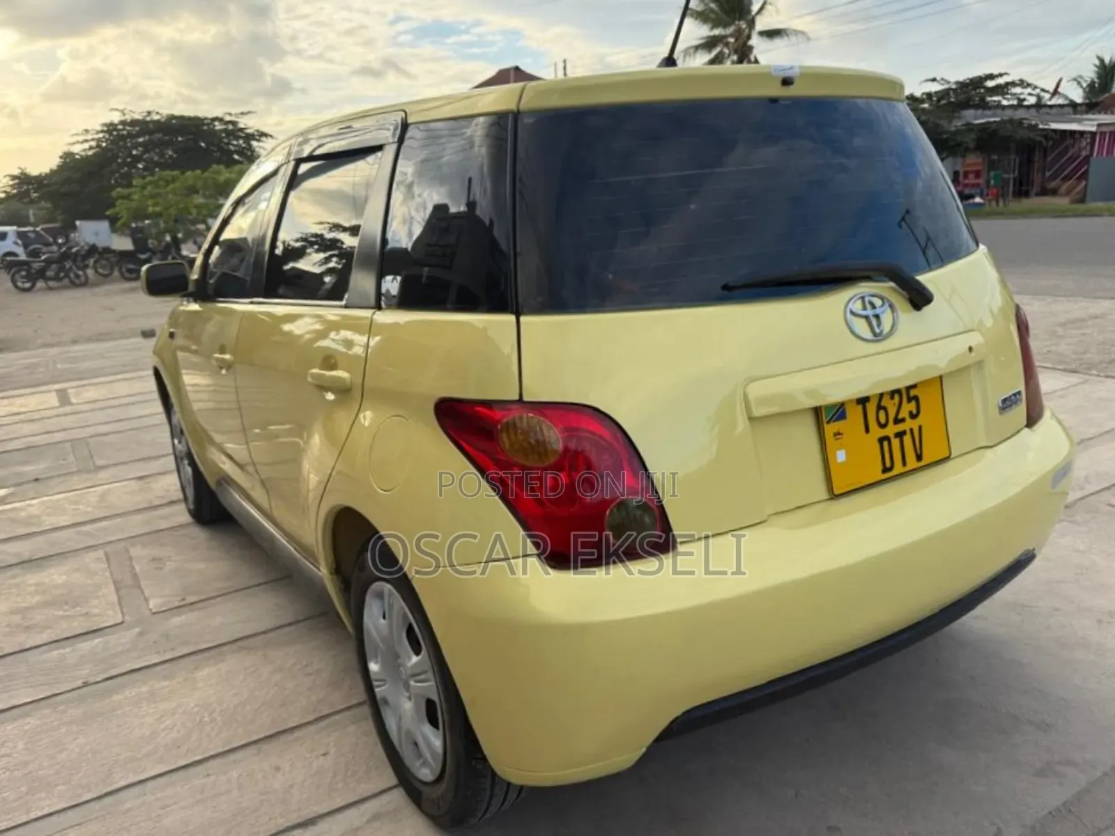 Toyota IST 2003 Yellow