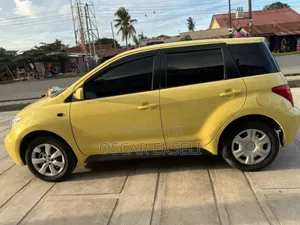 Toyota IST 2003 Yellow