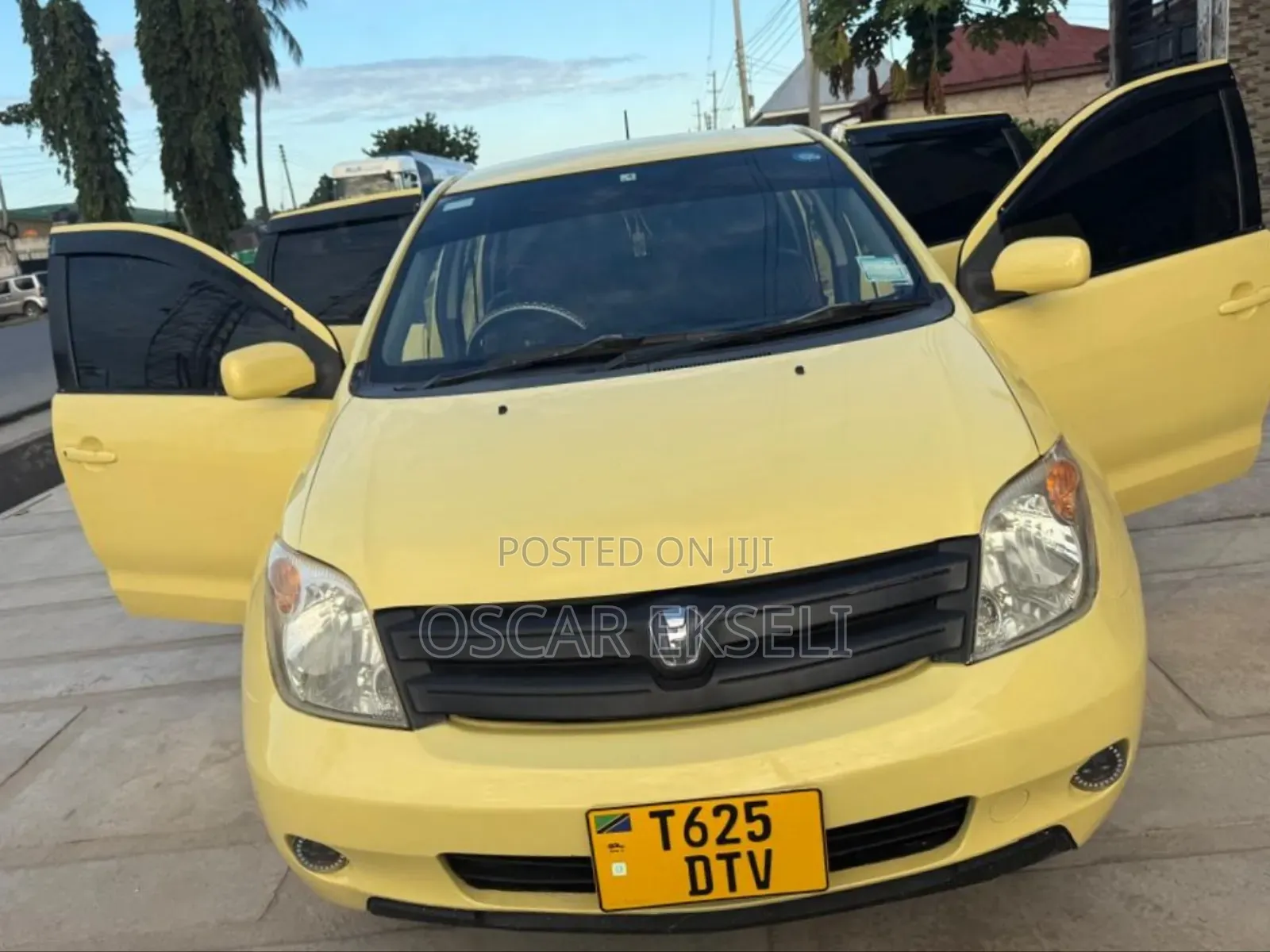 Toyota IST 2003 Yellow