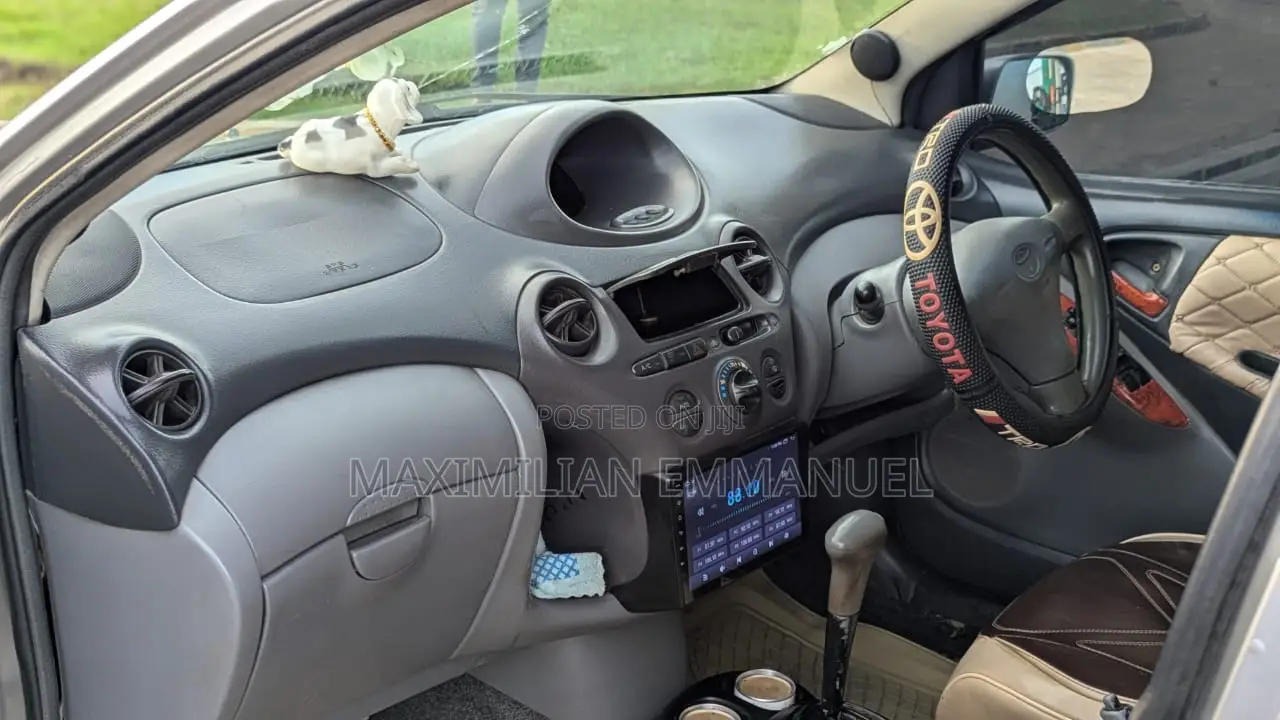 Toyota Vitz 2006 Silver