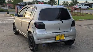 Toyota Vitz 2006 Silver